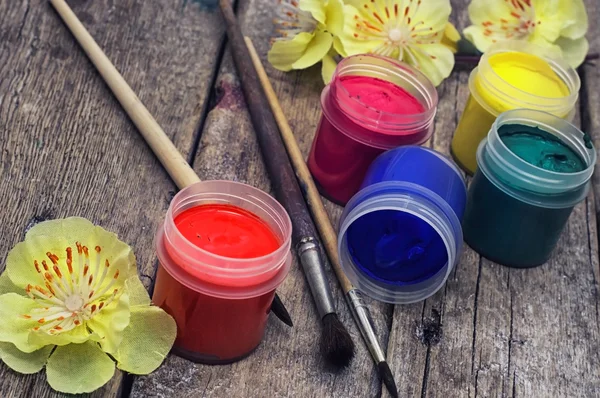 Set of brushes and paints for painting — Stock Photo, Image