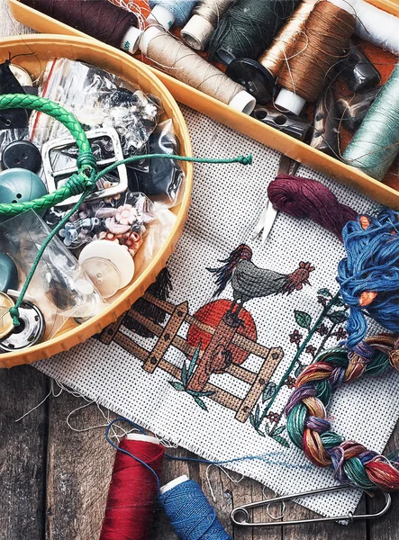 Oude naaister voor handwerk — Stockfoto
