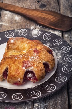 Vişne reçelli kurabiye