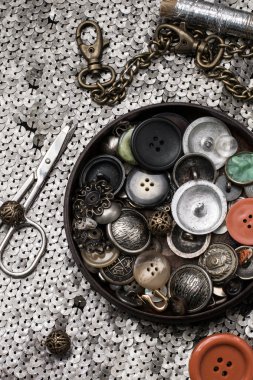 düğmeler ve fermuar