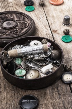 düğmeler ve fermuar