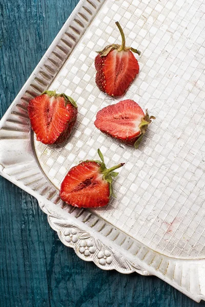 新鮮な撥果実はジューシーなイチゴ — ストック写真