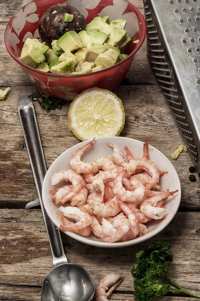 Salad with prawns — Stock Photo, Image