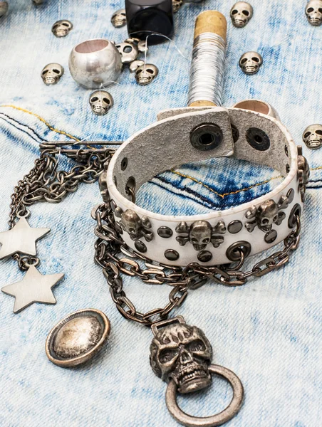 Naaien accessoires en schedel sieraden — Stockfoto