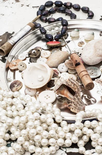 Seashells and sewing supplies — Stock Photo, Image