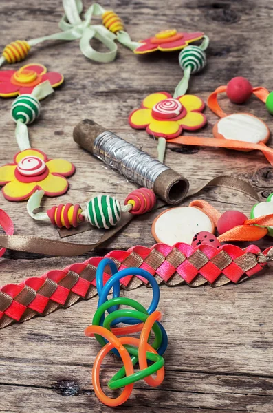 Creativo bambino modellante di argilla colorata — Foto Stock