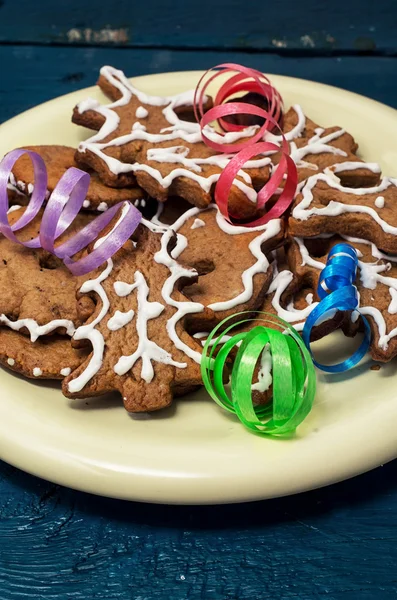 Рождественские украшения и вкусное печенье — стоковое фото
