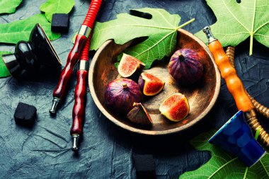 Meyve tütünlü oryantal nargile. Modaya uygun nargile. İncirli nargile.