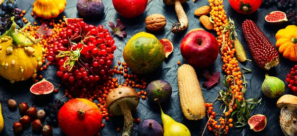 Bodegón Otoño Calabazas Champiñones Manzanas Higos Berenjenas —  Fotos de Stock