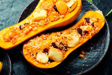 Elmalı balkabağı, kiraz eriği ve pilav.