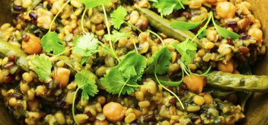 Kitchari, pilav ve yağda kızartılmış baharat.