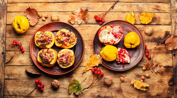 Halves Quince Stuffed Minced Meat Autumn Food — Stock Photo, Image