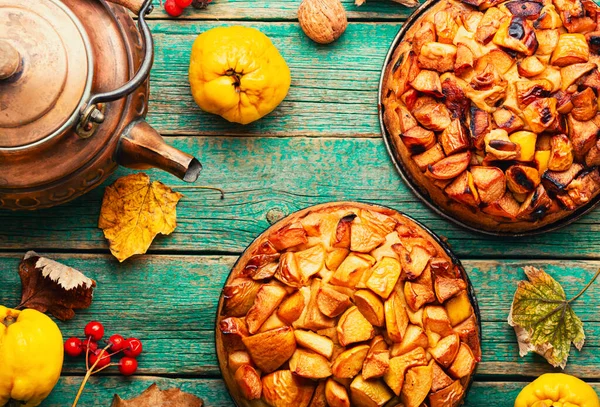 Fragrant Autumn Pie Cake Ripe Quince — Stock Photo, Image