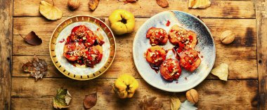 Fındıklı ve meyveli karamelli ayva..