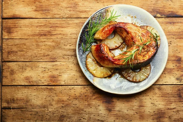 Fried Trout Fish Steak Pineapple Roasted Salmon Steak Copy Space — Stock Photo, Image