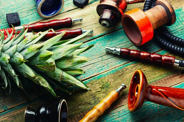 Sabroso Narguile Con Tabaco Con Sabor Piña Moderno Narguile Para —  Fotos de Stock