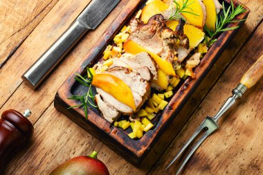 Mango ve peynirli leziz ızgara et..