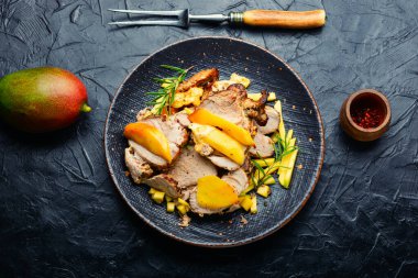 Mango ve peynirli leziz ızgara et..