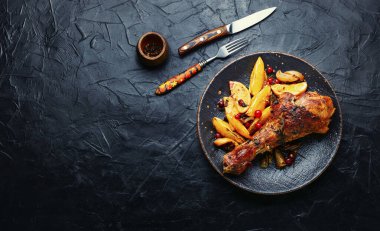 Portakallı fırında hindi eti. Kızarmış hindi budu. Metin için boşluk