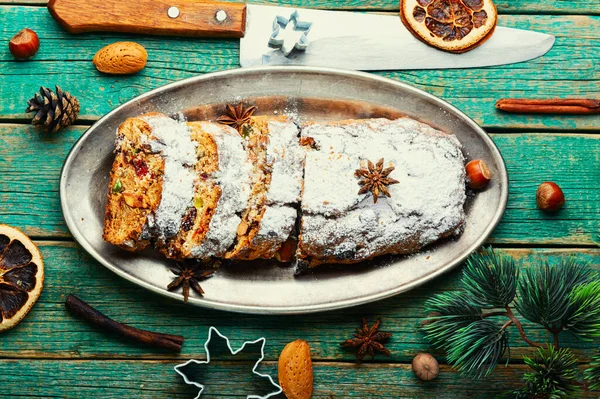 蒸肉是一种美味的德国圣诞糕点 圣诞蛋糕 — 图库照片