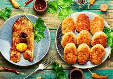 Ev yapımı balık pirzolası ve lezzetli balık bifteği.