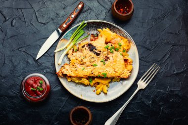 Fransız eti et, patates ve peynir tabaklarından yapılmış bir yemektir..