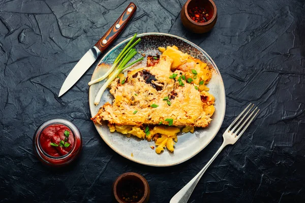 Fransız eti et, patates ve peynir tabaklarından yapılmış bir yemektir..