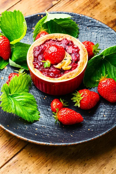 Strawberry Shortcake Pies Plate Tasty Tartlets Fresh Strawberries Sweet Dessert — Stock Photo, Image