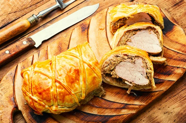 Plato Inglés Solomillo Ternera Hojaldre Relleno Champiñones Carne Wellington — Foto de Stock