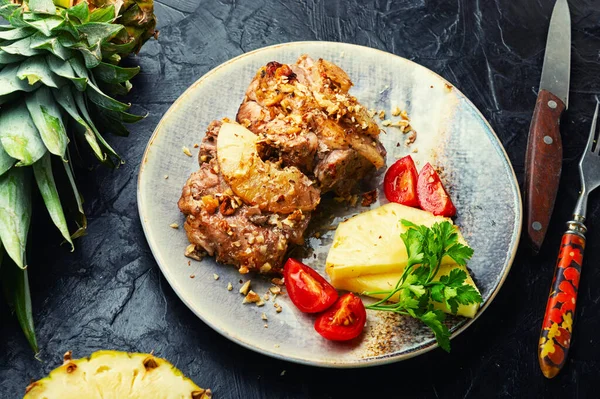 Carne Porco Assada Com Abacaxi Queijo — Fotografia de Stock