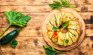 Yaz sebze kabağı kabağı. Sebze graten.