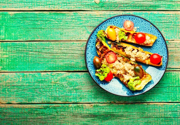 Sommarmat Med Grillad Zucchini Broccoli Tomat Och Quinoa Hälsosam Mat — Stockfoto