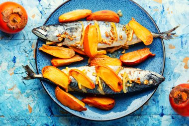 Hurma ve limonla pişirilmiş lezzetli scomber balığı..