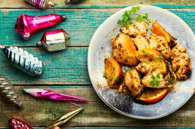 Noel masasında portakallı leziz tavuk göğsü.