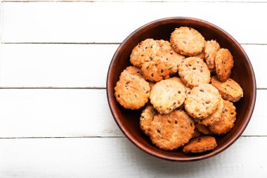 Zencefilli ve ketenli krakerler. Vejetaryen kurabiyeleri. Boşluğu kopyala