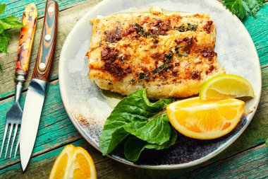 Portakal yağında kızartılmış balık, lezzetli deniz ürünleri. Balık fileto.