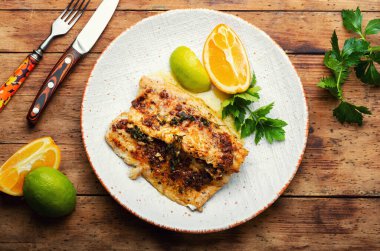 İştah açıcı fırında balık, portakal soslu kızarmış turna balığı..