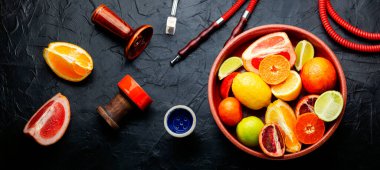 Kokulu nargile kokusu ya da narenciye tütünü..