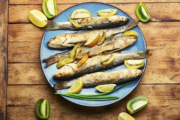 Вкусные Запеченные Пеленги Рыба Киви Лаймом — стоковое фото