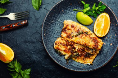 Lezzetli fırında balık, portakal soslu kızarmış turna balığı..