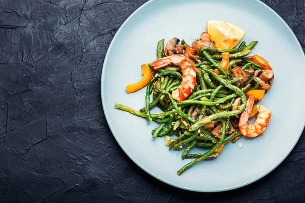 Köstlicher Würziger Salat Mit Garnelen Und Erbsen Meeresfrüchte Salat — Stockfoto