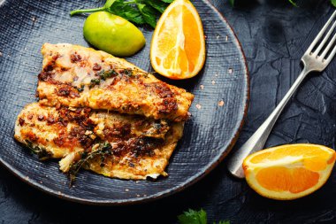 İştah açıcı fırında balık, portakal soslu kızarmış turna balığı..