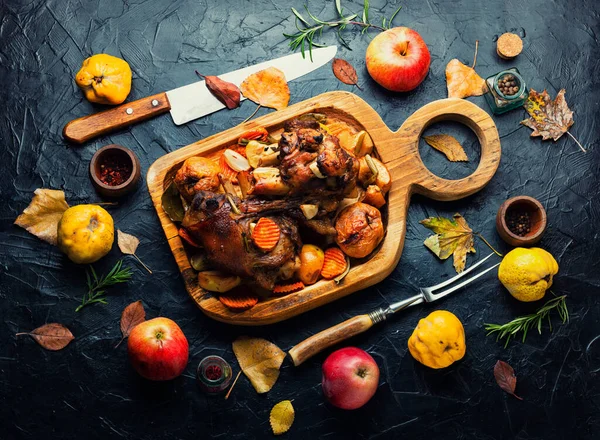 Pork Knuckle Shank Grilled Apples Cutting Board — Stock Photo, Image