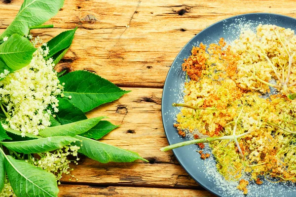 Flor Saúco Frito Masa Con Azúcar Polvo Postre Flor Primavera —  Fotos de Stock