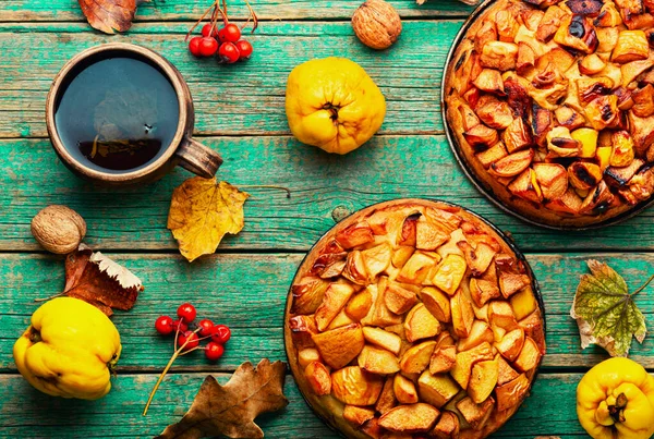 Fragrant Autumn Pie Tart Ripe Quince — Stock Photo, Image