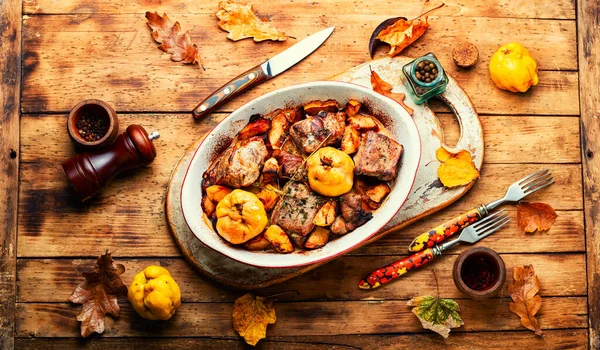 Delicious Stewed Meat Aromatic Quince Baking Dish — Stock Photo, Image