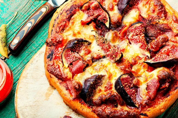 Läcker Pizza Med Skinka Och Höstfikon — Stockfoto