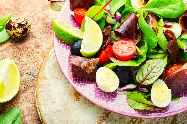 Ensalada Apetitosa Con Hierbas Frescas Verduras Tocino —  Fotos de Stock