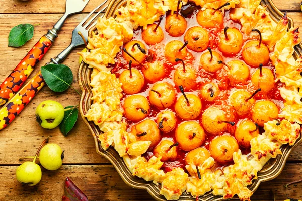 Yapımı Sonbahar Pastası Kırsal Masada Sonbahar Armuduyla Süslenmiş Pasta — Stok fotoğraf