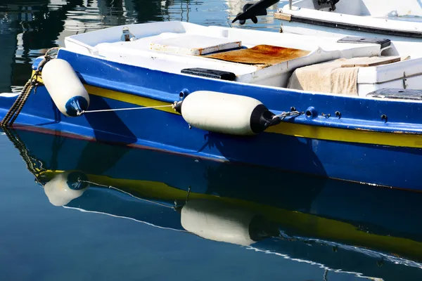 Boat reflection — Stockfoto
